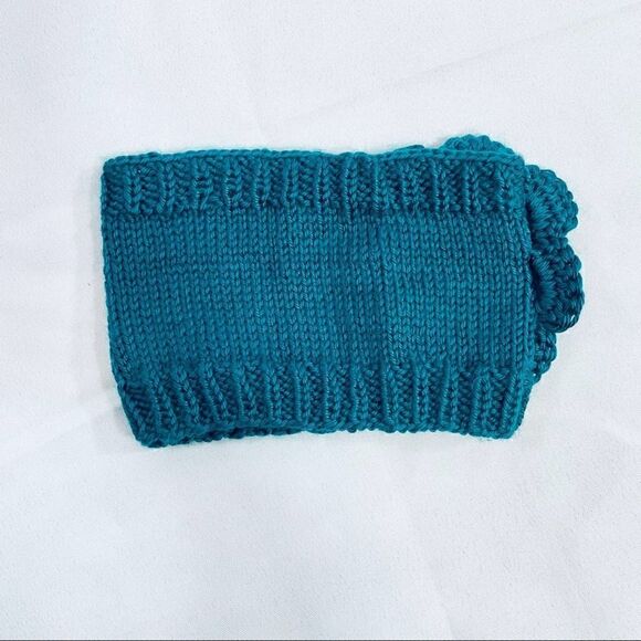 Winter Camellia Flower Knit Headband - Picture 3 of 3